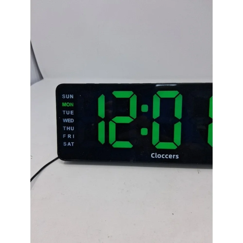 cloccers digital alarm clock Aux/battery Powered  Working.  I